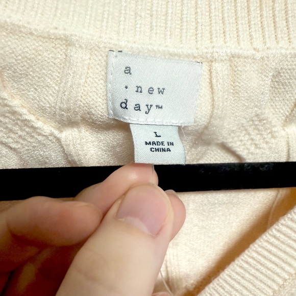 A New Day Cream Knit Vest - Picture 3 of 4